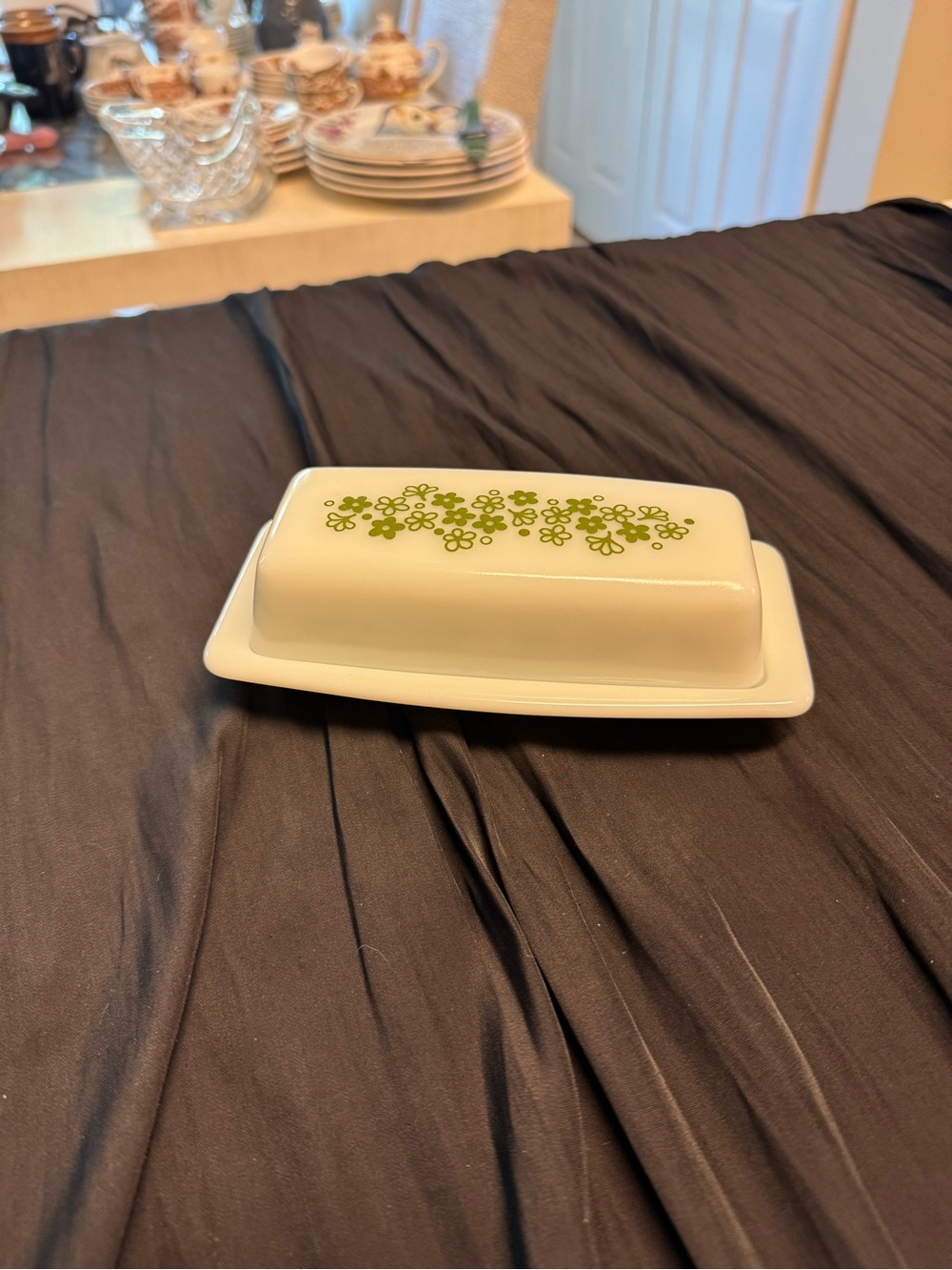 Pyrex White Butter Dish with Green Floral Band - Picture 4 of 5
